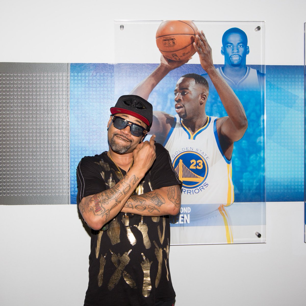 Look how young <a href="/Money23Green/">Draymond Green</a> is in this photo with <a href="/juviethegreat/">JUVENILE</a> 🤣