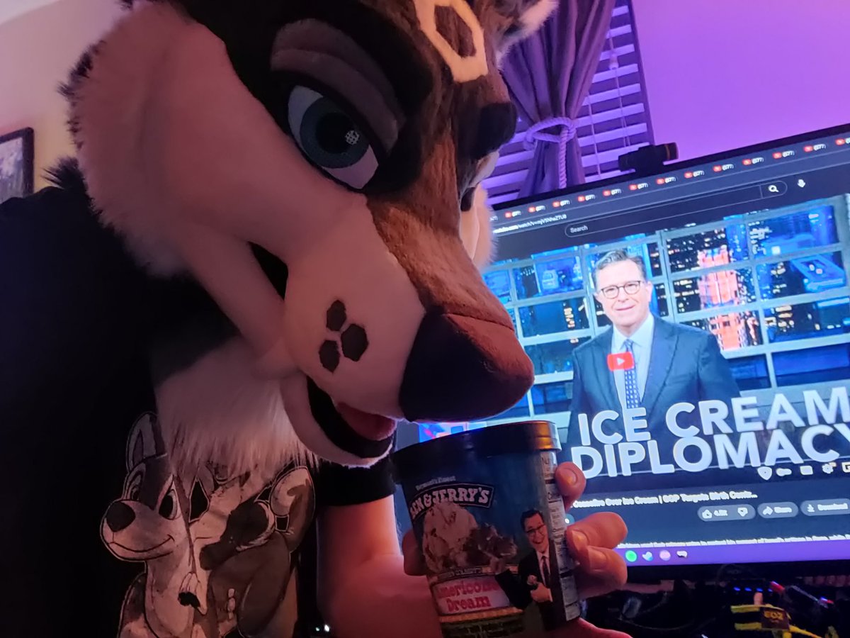 I'm just being a trash animal for #FursuitFriday because I have no social life. Colbert Ice Cream Diplomacy over @thelateshow with @StephenAtHome anyone?

✂️ @TwinkyArts