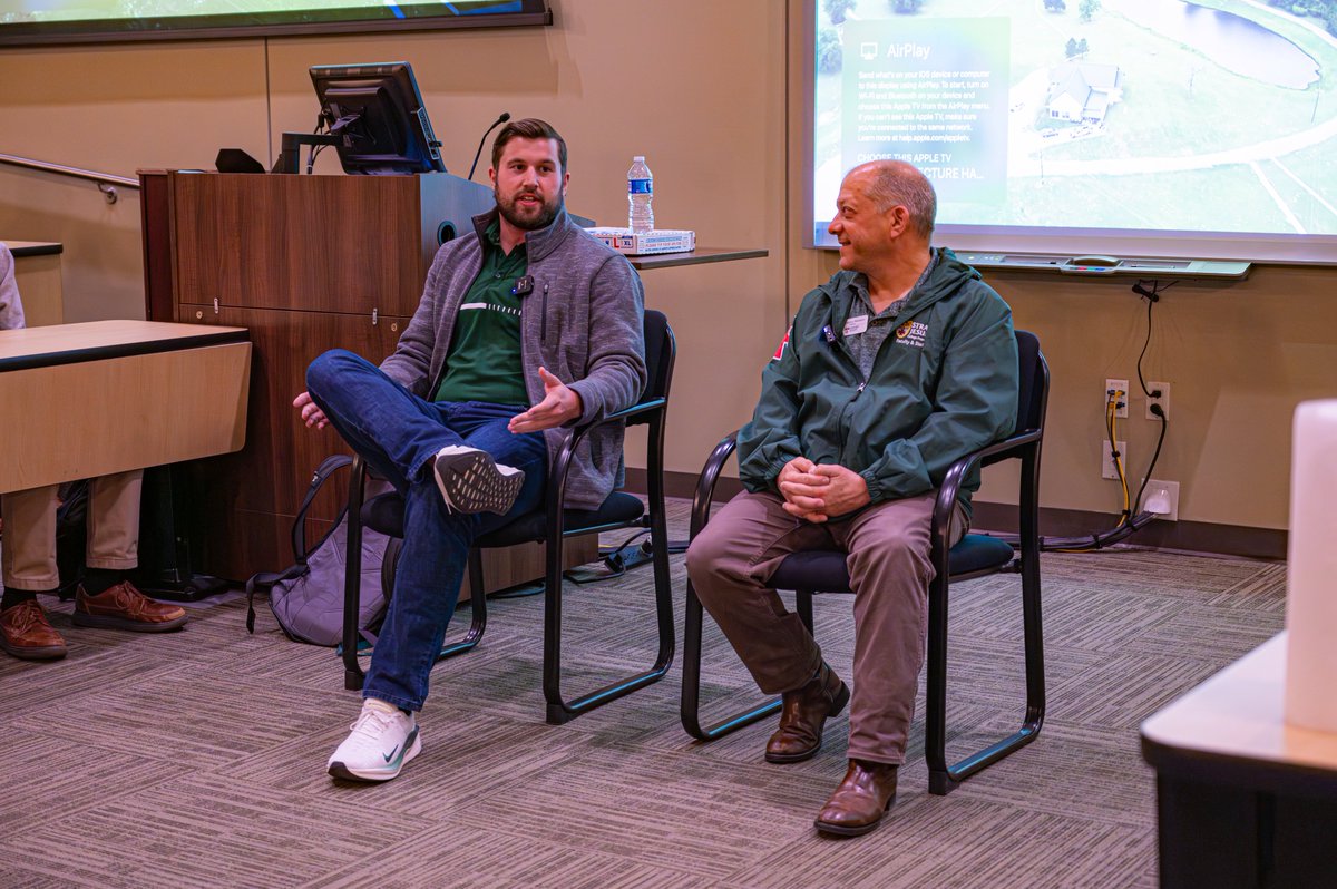 To end off Strake Jesuit Vocations Week, students had the opportunity to hear about the holy sacrament of marriage on Thursday and the single life on Friday. Our faculty provided insight into their dating years, discernment, and how they keep God at the center of their lives.