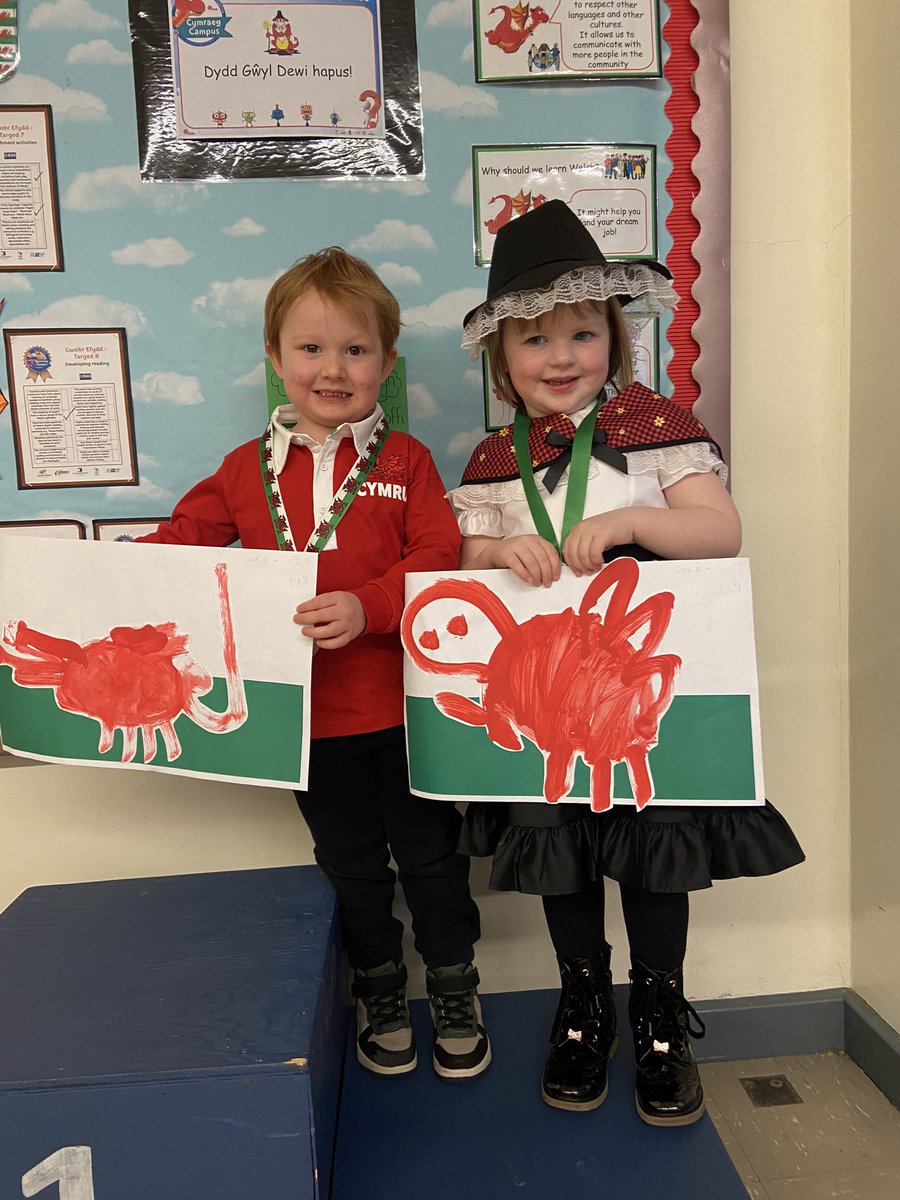 Our little learners created fantastic dragon art for the School Eisteddfod. Da iawn pawb. @StMarysCIW #smciwcreative