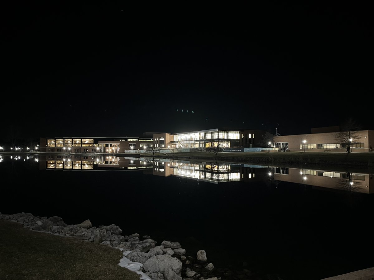 ✨The mirror effect of the lake reflecting the glowing buildings captures one of campus's best moments.✨