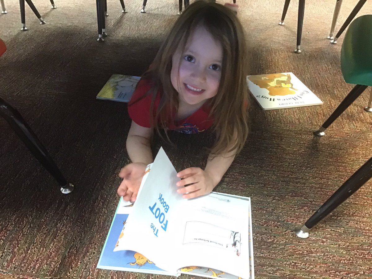 LauraPost2's tweet photo. Reading, Reading is so much fun!! So much fun for everyone!! https://t.co/0ntJkdzAVh