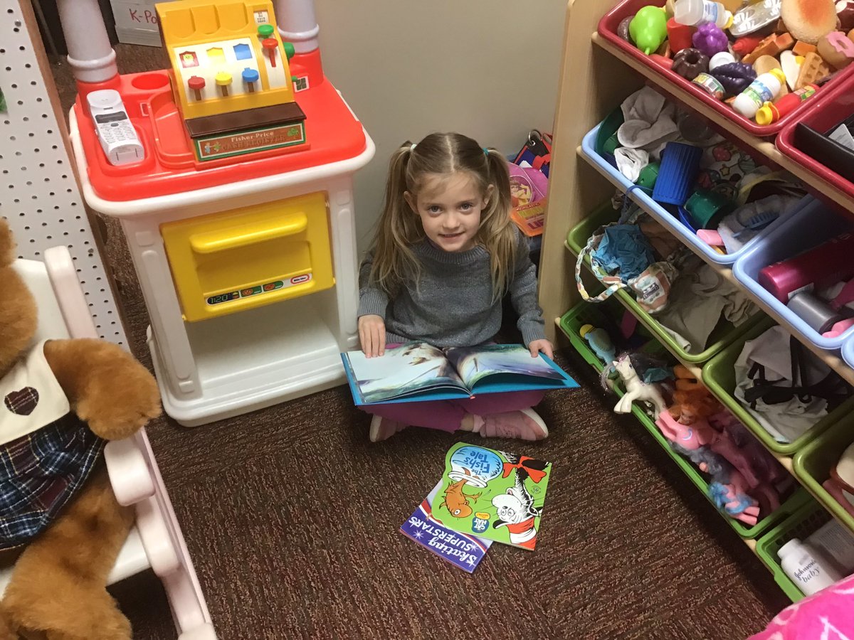 LauraPost2's tweet photo. Reading, Reading is so much fun!! So much fun for everyone!! https://t.co/0ntJkdzAVh