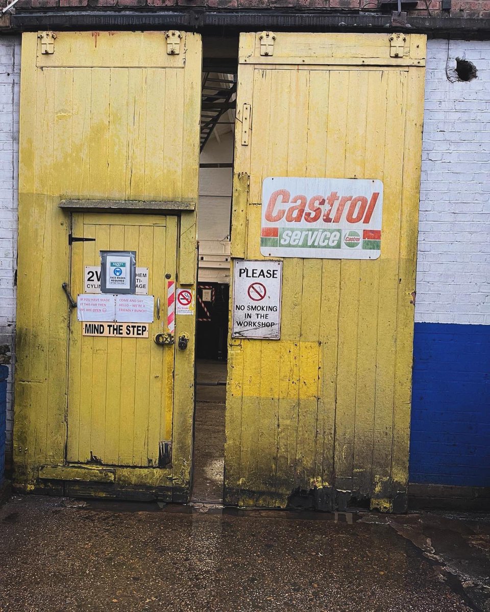 BurlingtonW3's tweet photo. Today we started the phase out of our infamous yellow doors … more renovations to come 😁

.

No job too big, no job too small 

.

#garage #mechanic #car #carmaintenance #class4mot #crashrepair #familyrunbusiness #actonw3 #ealing #chiswick #hammersmith #westlondon https://t.co/Q4JUduOPGA