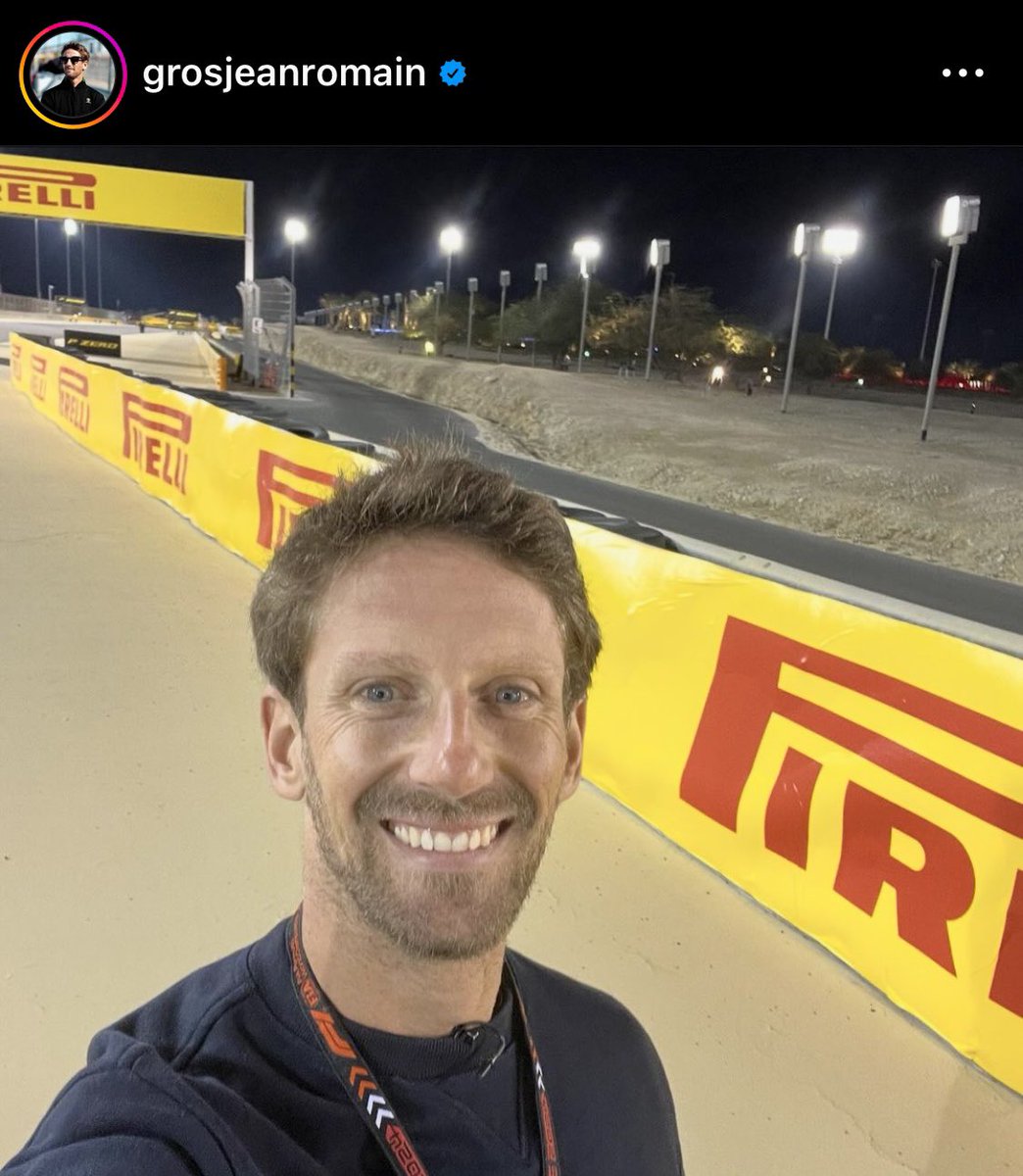 Alex_Racing1's tweet photo. Faut avoir un mental incroyable pour revenir sur les lieux d’un accident où l’on a failli perdre la vie… et sourire de ça ! 

Bravo à @RGrosjean 👏 https://t.co/l7jetN6VAv