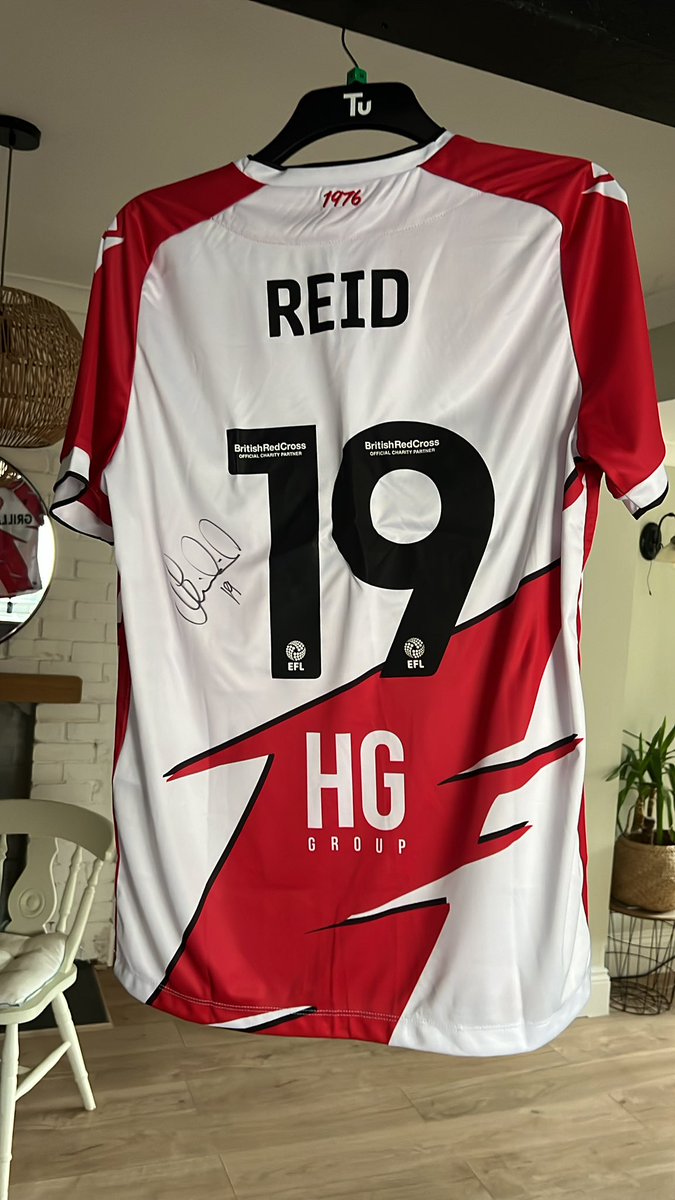 Thank you very much to my old friend Jamie Reid for donating his @StevenageFC signed shirt up for auction, with the @LondonMarathon just over 7 weeks away Im continuing to raise money for @mndassoc . Please reply or DM me with a bid. Auction ends 8th March. ❤️🧡 #BGR #biggamereid