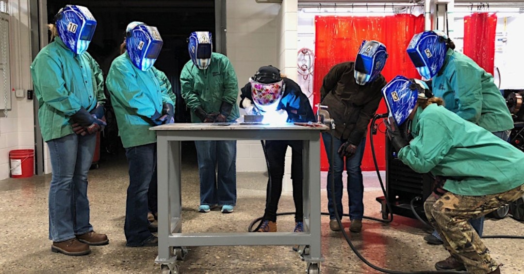 Women Who Weld is back with another introductory class at our Brooklyn location. There are a few tickets left in our Single-Day Introductory Workshop on Saturday, March 23rd so get your ticket ow.ly/l3ZH50QK5rK
#makerspacenyc #edcnyc #classes #Metalworking #WomenWhoWeld
