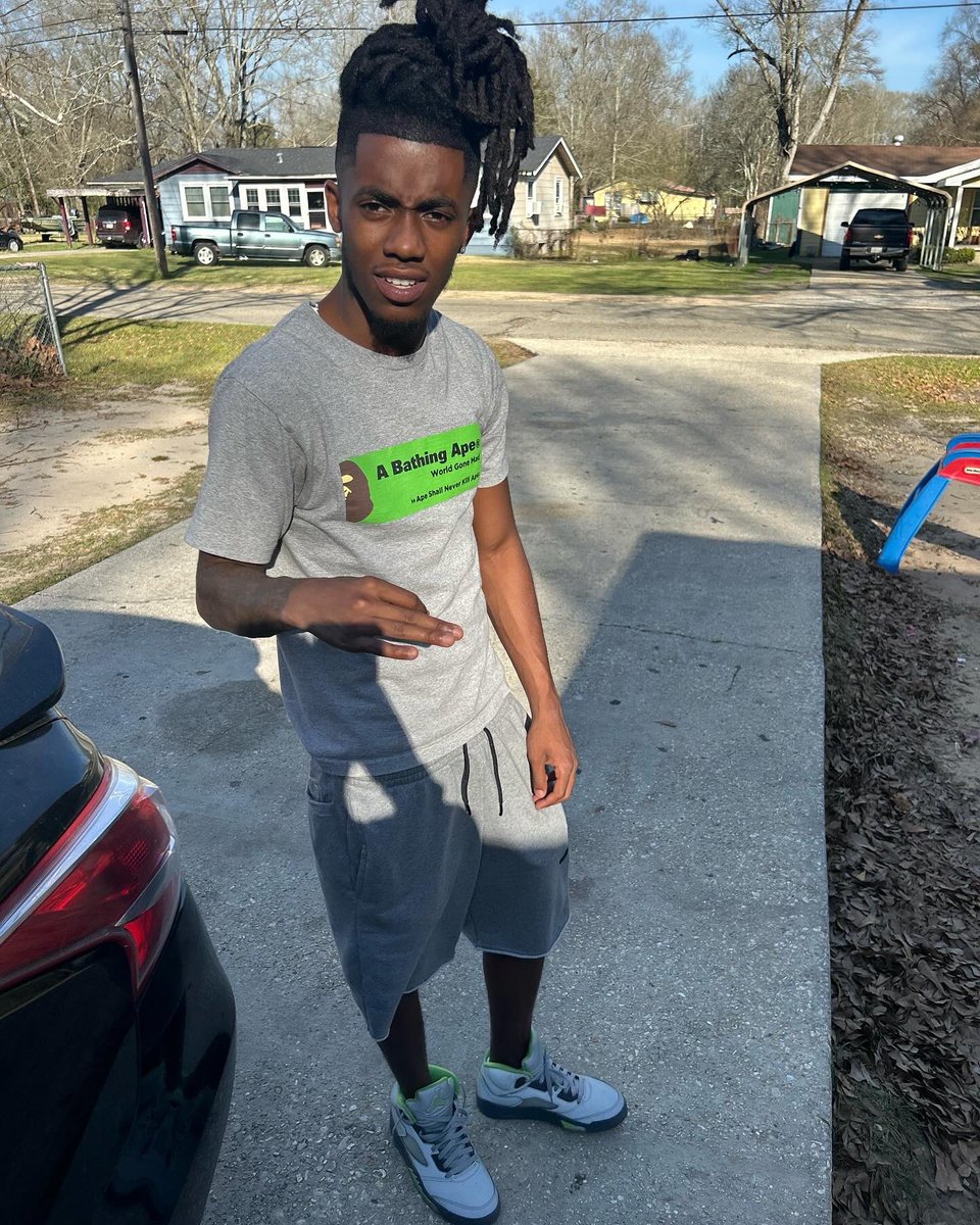 1400blknu's tweet photo. you gotta always stand fa sumn n live by certain morals, Real is rare that’s why you gotta appreciate and cherish da ones dat ain’t neva showed a flaw cause it ain’t too common💙 https://t.co/7ZV8vJ5fmZ