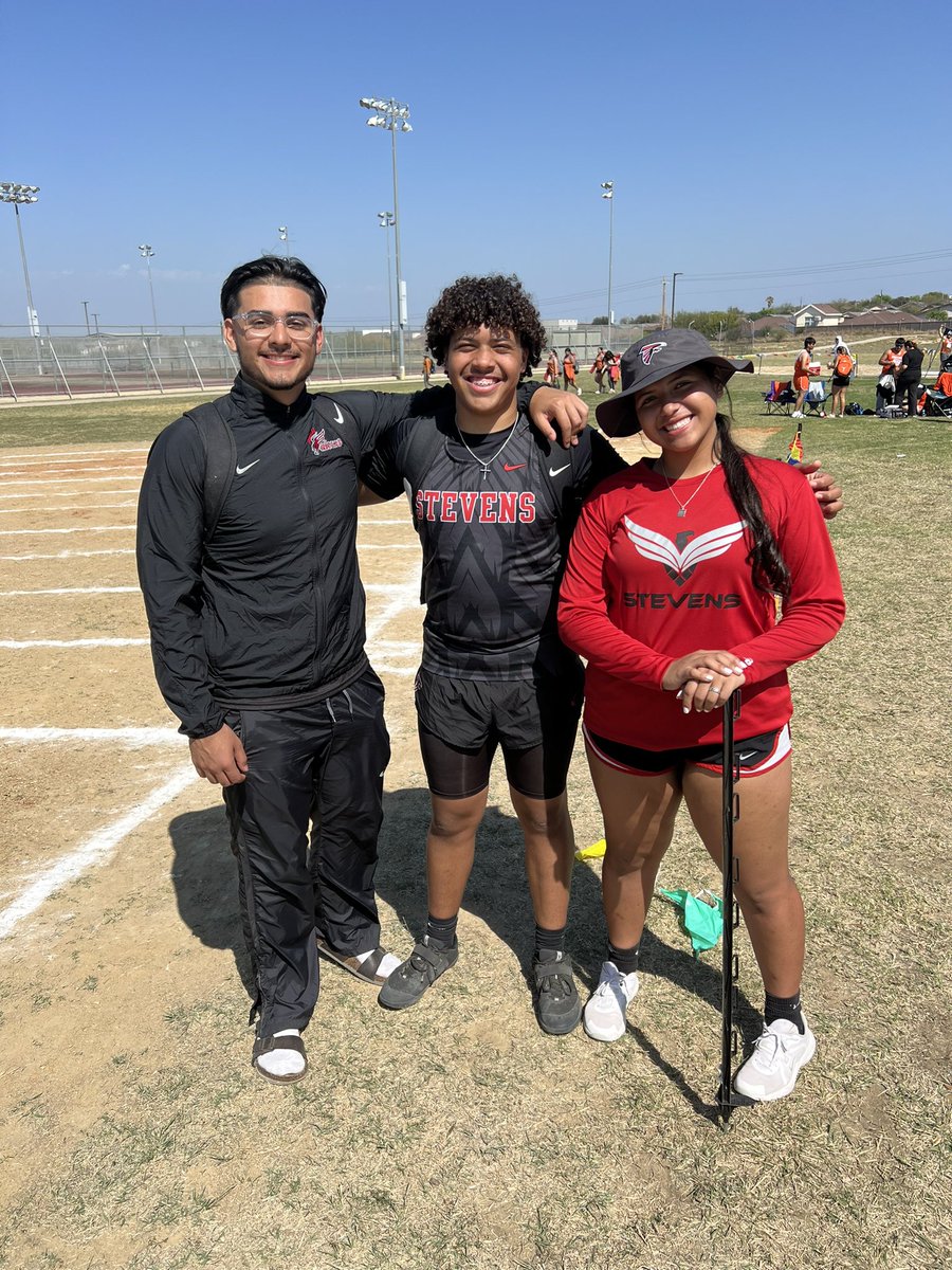 Varsity Throwing Final Results-

Boys Discus-

Kaleb Ned- 4th place- 137’3
Alejandro Arizpe- 7th place- 123’10 PR

Boys Shot Put-

Kaleb Ned- 2nd place- 49’5.5 PR

Girls Shot Put- 

Carolina Vargas- 4th place - 35’2

Way to show out in Laredo! 

#TakeFlight
#BorderOlympics