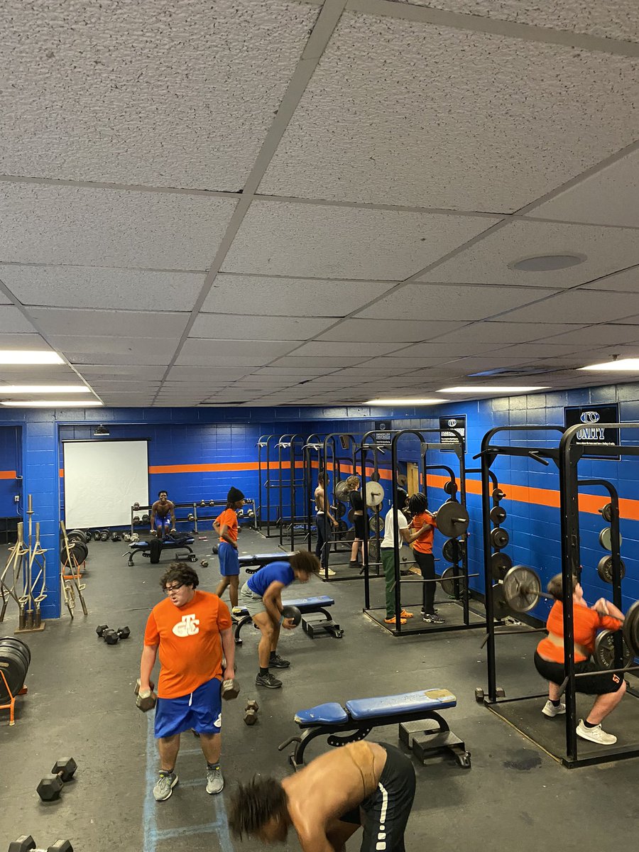 TaycoBulldogs's tweet photo. Big Squat Friday! Jaq Price is our #DAWG of the week‼️Dude has been dominating the weight room! Congrats Jaq! It’s a great day to be a #DAWG 💙🧡 @CoachBraswell1 @DrewFaulkner97 @CoachOchoEllis @Phillip8773 https://t.co/WJc8AZdZsr