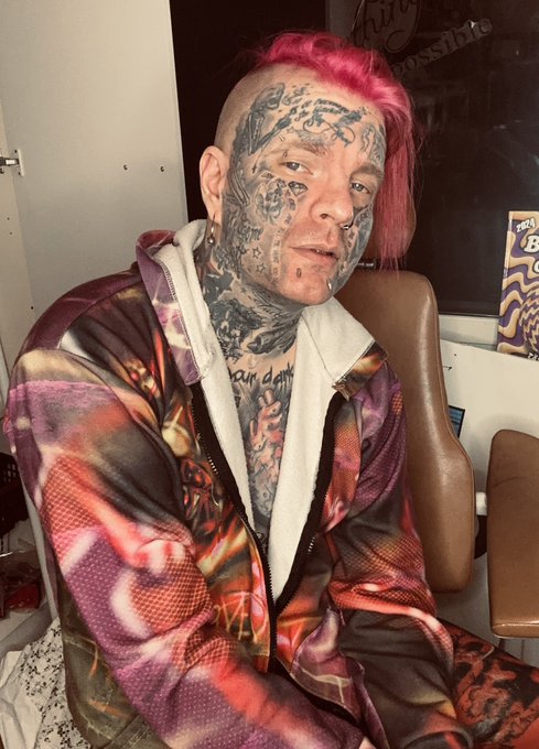 New hair 🤪😋 https://t.co/NGIoIiU3v0