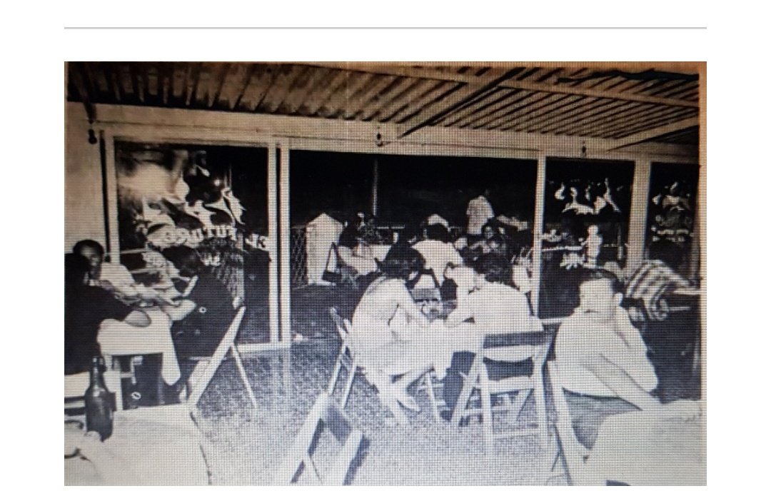 Adiós al bar/copetin "El futuro" punto de encuentro en 5ta avenida y yegros. Si bien el local cerró sus puertas hace casi 10 años. Quedaba la estructura, hasta hace poco con el caparazón de ANTELCO. Los vecinos fuimos a ver por última vez a este local histórico de la ciudad.