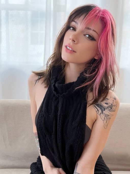 good afternoon my luvs 😼 https://t.co/DxvFf80Lrh