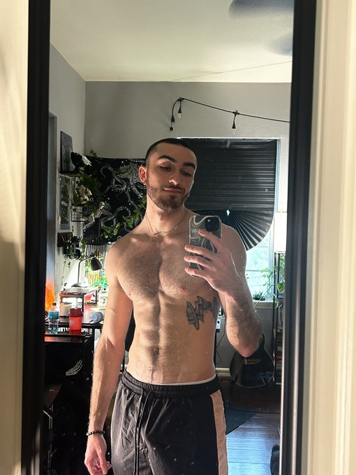 Hi sorry for lack of posting I still exist https://t.co/7kTPMNaRZt