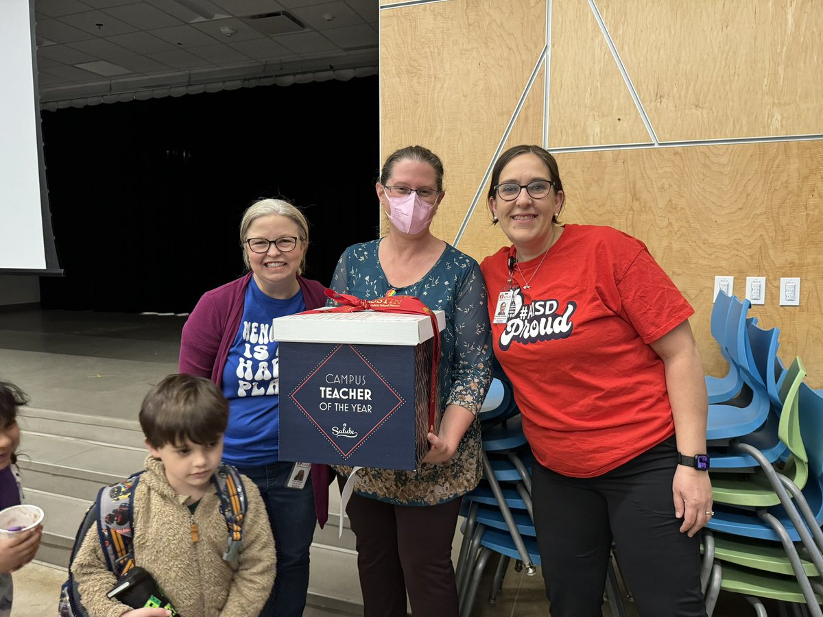 What a great way to start Friday- experiencing #AISDjoy by delivering to Menchaca’s Teacher of the Year, Mrs. Welsh! Thank you for all you do for your students and campus! @AustinISD @WeAreAISD