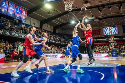 bddenbosch's tweet photo. Heroes Den Bosch wint na spectaculair slot met 78-76 van Telenet Giants Antwerp https://t.co/fiqwTiJyHj https://t.co/pPWuFAAkTj