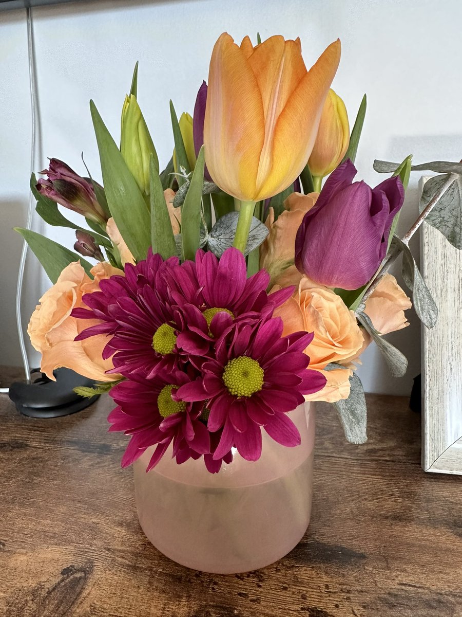 Now that it’s officially March and #spring is on the way, this #FlashbackFriday has us thinking about these beautiful flowers that were in our patient suites at JHH Windsor last year. What a wonderful way to bring the colours & feelings of spring inside to our patients!