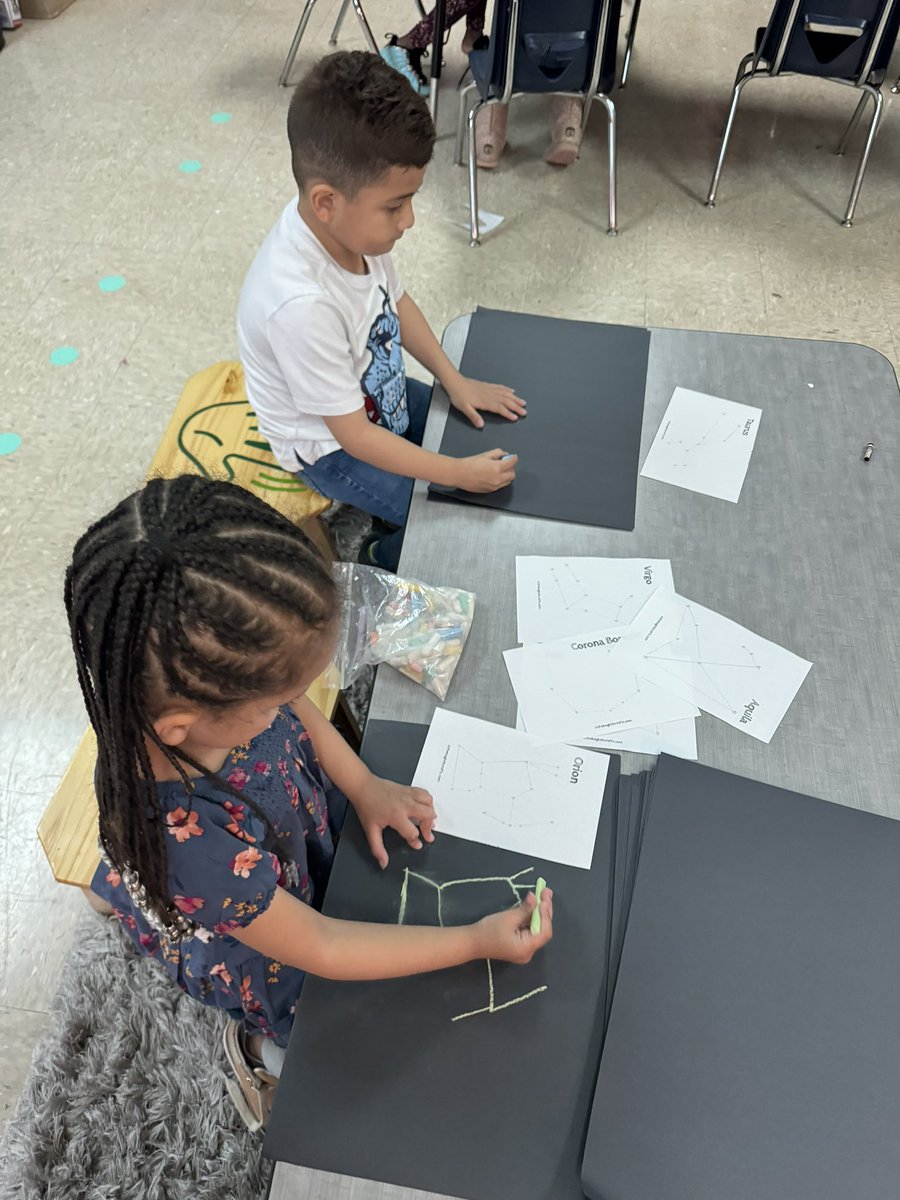msbfincher's tweet photo. Connecting the dots to make constellations! #STEMDay #BuzzWorthy https://t.co/3WNVndt9eY