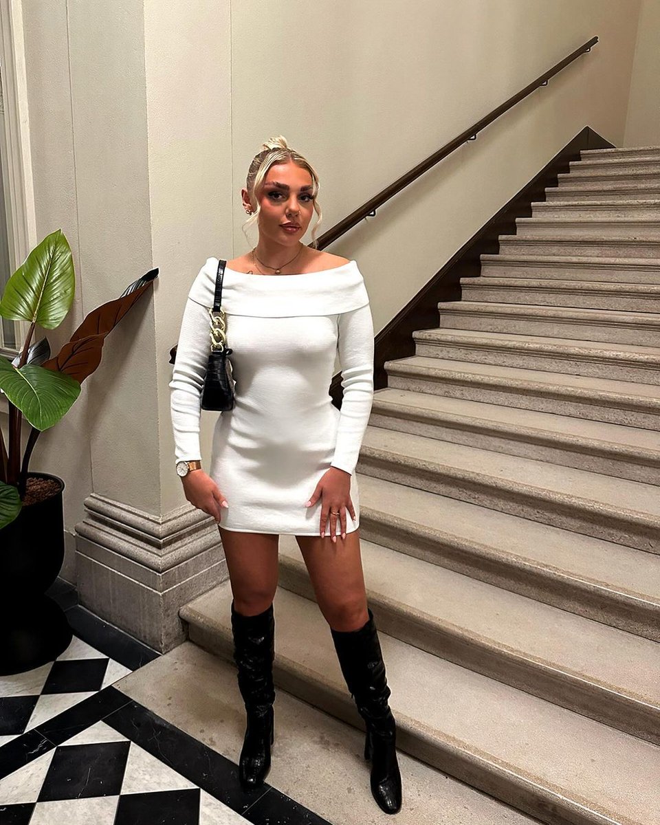 Off the shoulder moment - Kiara 🤍🤍🤍   

Who else is obsessed? 

missyempire.com/products/kiara…