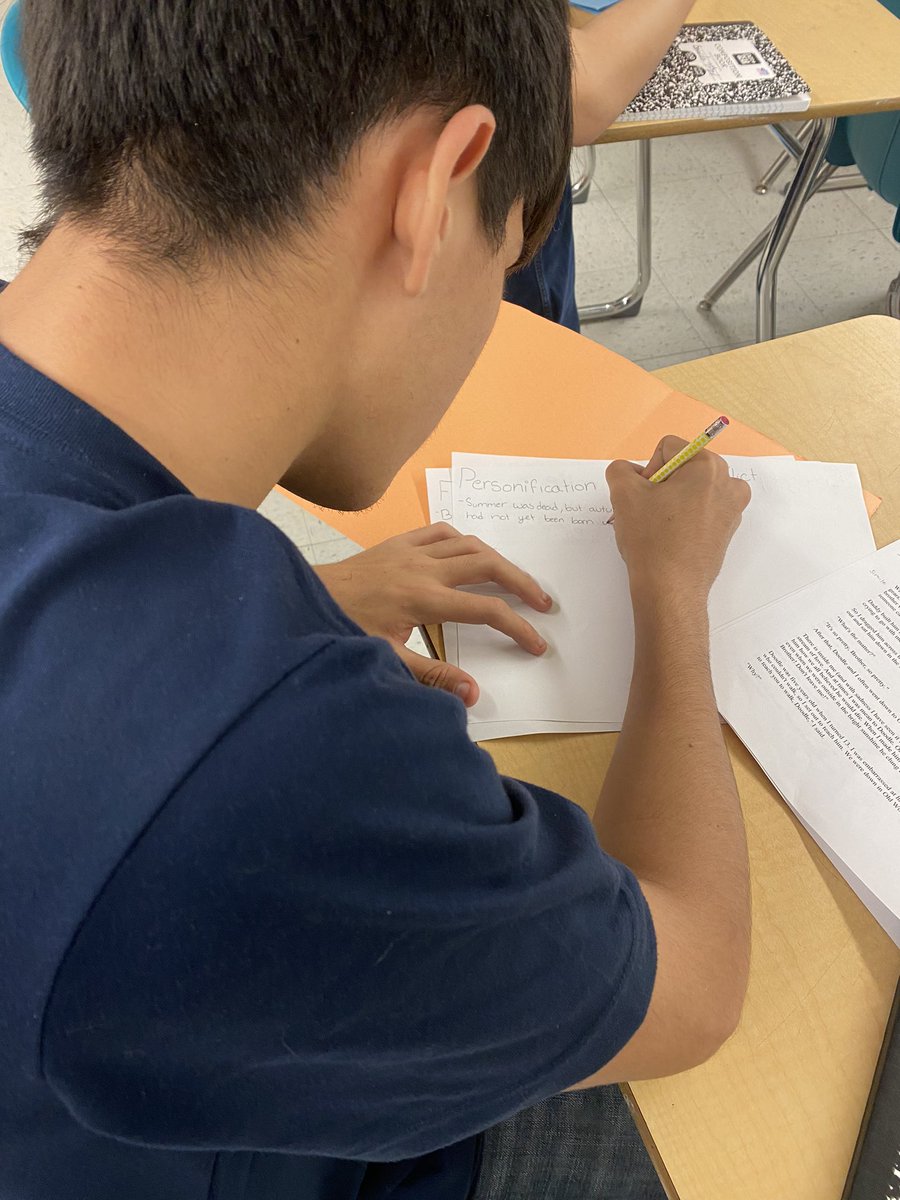 IG students comprehending the use of literary devices in a short story by creating a foldable. —-E.Torres @gutiexfer @McAllenISD @McAllenReads @ValeriaCarp_ @McAllenMemorial @Rowe006 @McallenHigh #Owlitude #WeAreIG