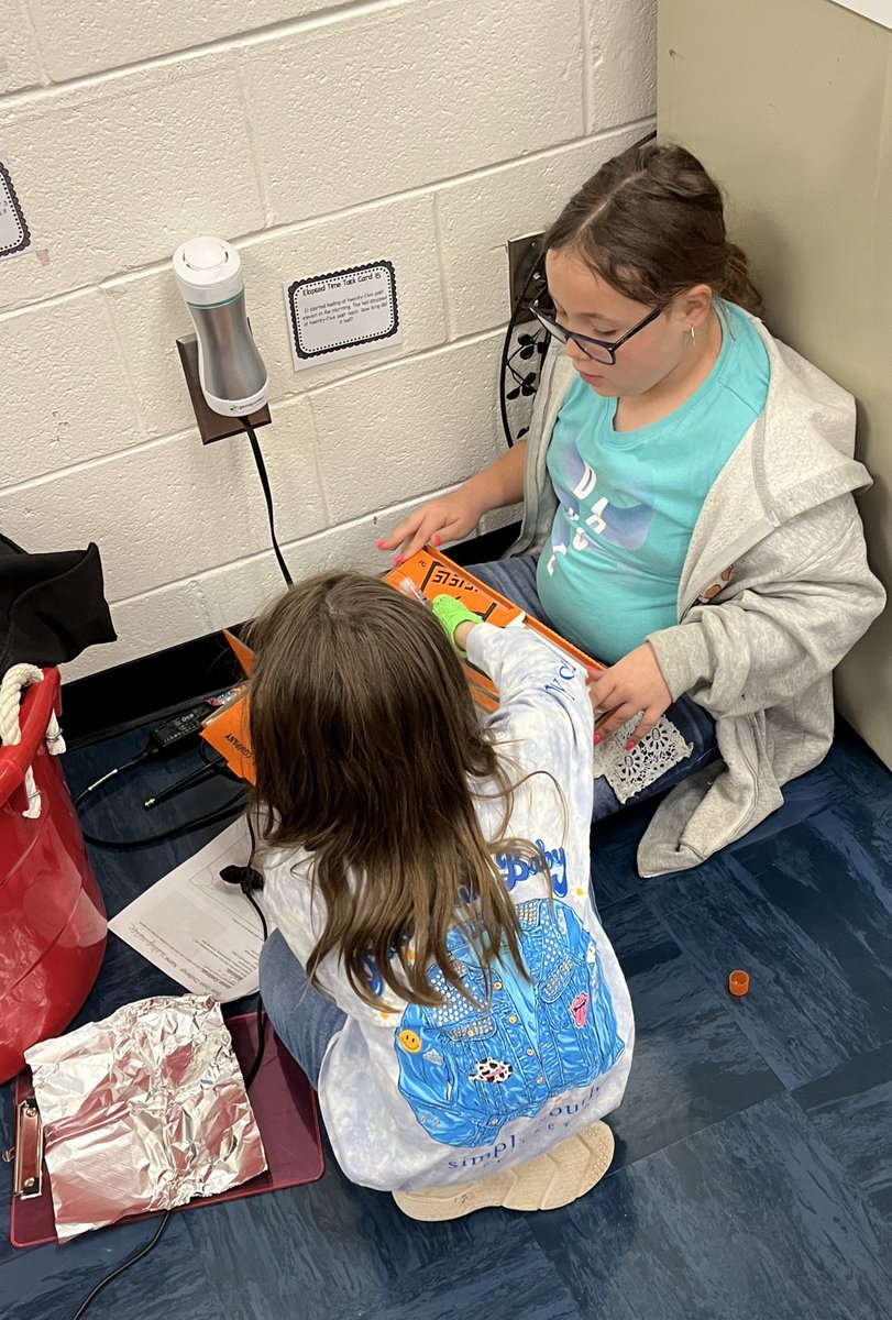 STEM Across Henry: I had the privilege of squeezing in a visit to my old stopping grounds @UGE_HCS!! Every student was engaged in their school wide STEM Day! The students even had the chance to work with students from @LGHS_HCS #STEMHenry