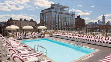 To look your best, hang out by the pool.