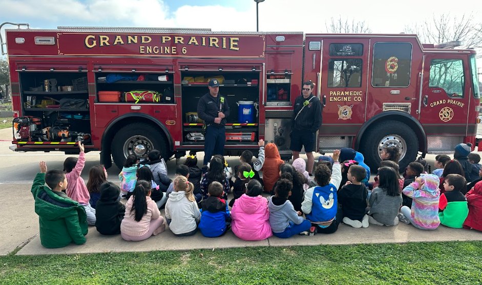 Career Day <a href="/dezavalaesa/">Lorenzo de Zavala</a> was a success 🙂👏🏾. We had a variety of presenters talking to students about their career. We appreciate <a href="/GrandPrairiePD/">Grand Prairie Police</a> <a href="/GPTXFire/">Grand Prairie Fire</a> <a href="/pedritosilva/">Pedro Silva</a>  and all of our presenters for their time. <a href="/CTEinGPISD/">CTE_GPISD</a> <a href="/GPISDCounseling/">GPISD Counselors</a> <a href="/Mrs_NVG/">Mrs. Glover</a>