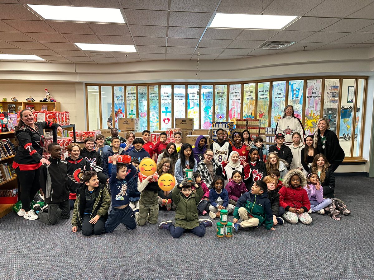 MsAbbottOCSB's tweet image. Our hearts are so full at @StLukeNepean! What an incredible day filled with generosity, teamwork, love and school spirit! Thank you Marathon Underground for your donations to our Lenten Project💚🖤🥫 so many bellies will be fed at the @BarrhavenFood #ocsbHope #ocsbCommunity