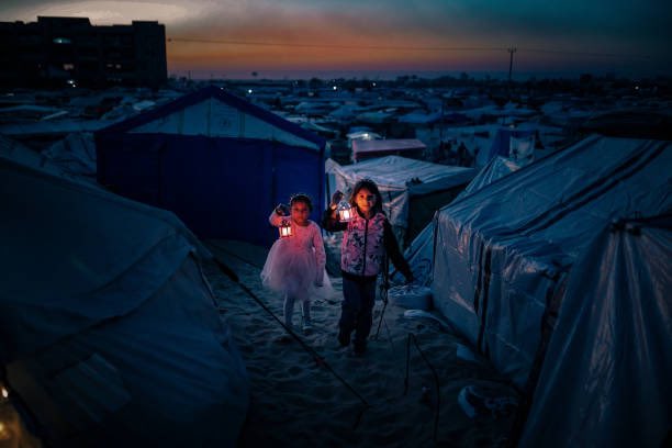 "اللهمَّ لا يأتي رمضان إلا وغزة
عالية راضية منصورة مجبورة
مفتوح عليها بركات من السماء والأرض"