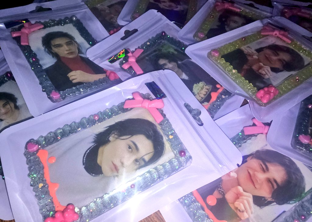 bsumettsgirl's tweet image. ***adding 20pcs of these deco toploaders to give away later.  💜
#JeffSaturInManila #JeffSatur