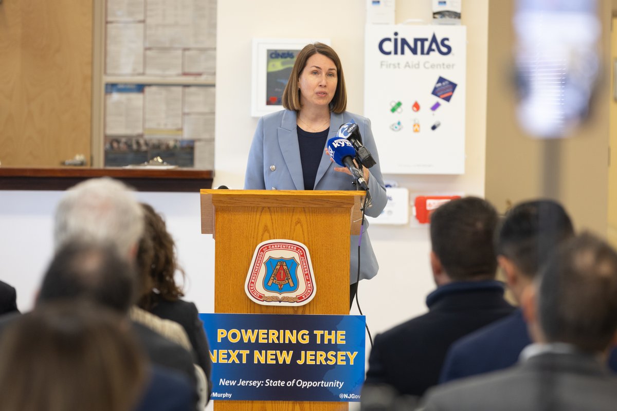 GovMurphy's tweet image. Thanks to the hard work of @ClimateOfficeNJ, @NJBPU, @NewJerseyEDA, &amp;amp; @NewJerseyDEP, offshore wind projects will bring an estimated $6.8b to New Jersey’s economy and move us towards our goal of 100% clean energy by 2035. nj.gov/governor/news/…