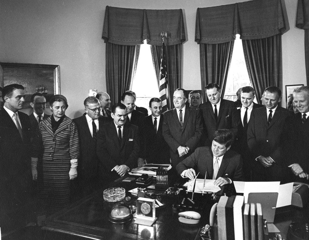 RepRickLarsen's tweet photo. Sixty-three years ago today, President Kennedy signed legislation to formally establish the @PeaceCorps.
Since 1961, 9,900+ Washingtonians, including 1,000+ @WWU students, have volunteered to improve lives around the world. #OptimismInAction https://t.co/b21g1zLaul