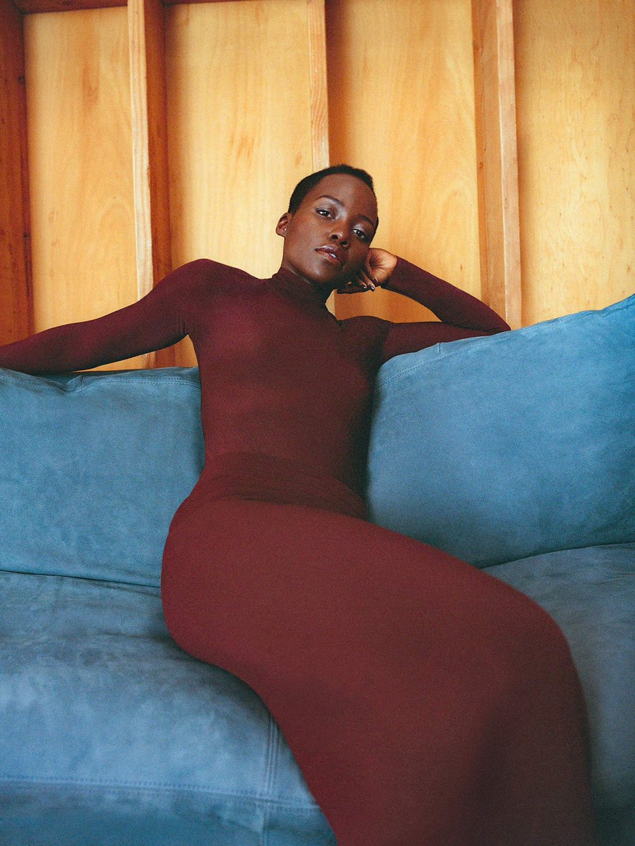 PMaratonando's tweet photo. Veja Lupita Nyong'o fotografada por Menelik Puryear para a Porter Magazine
#LupitaNyongo #PorterMagazine https://t.co/TMQlfjYRzs