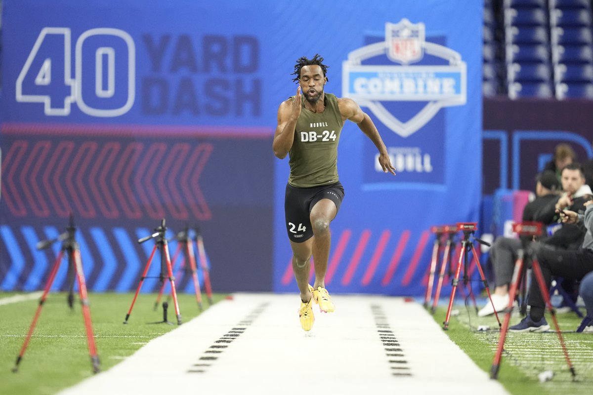 That’s a 4.47 for <a href="/nudiemcglothern/">Dwight McGlothern Jr</a> 😮‍💨

📸 AP