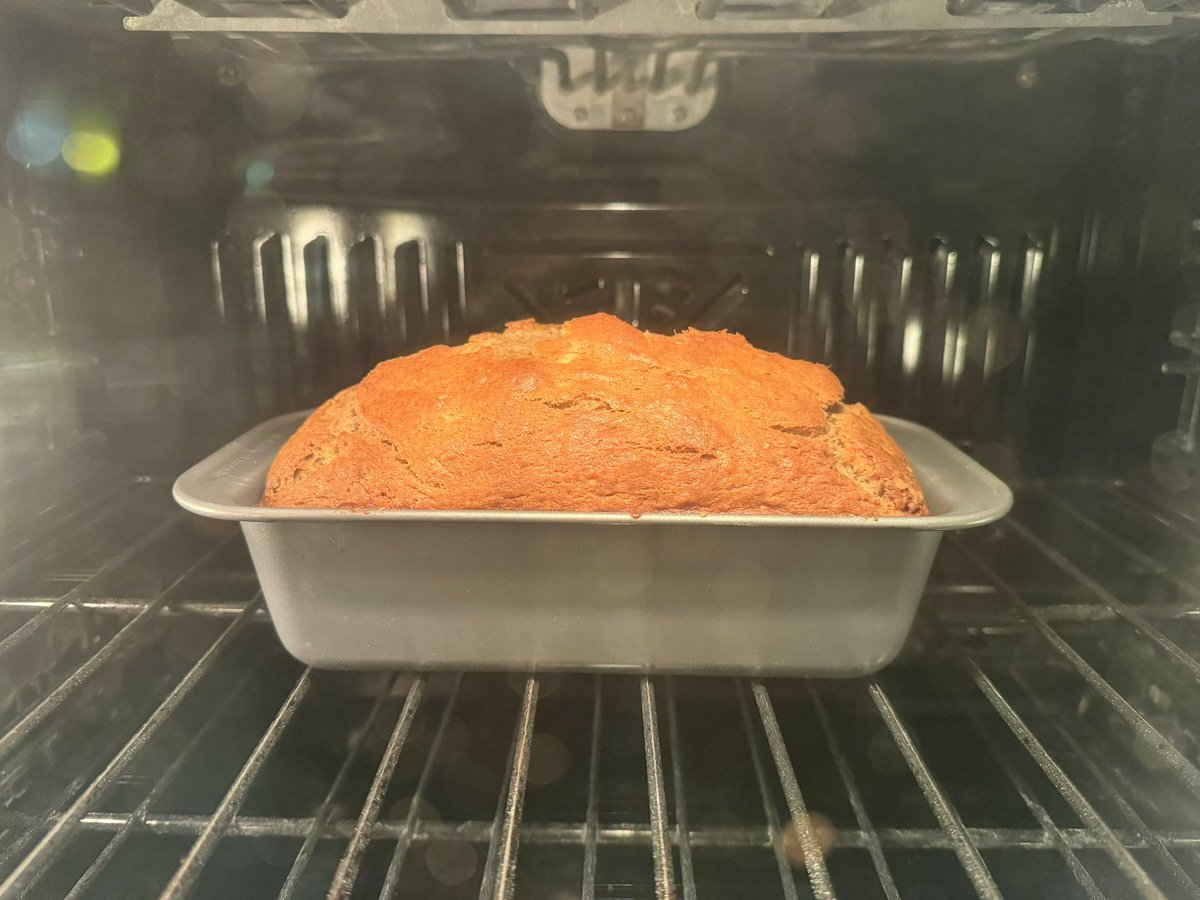 When final edits 🖊️ are done and you’ve had a meeting with your editor ✍🏻 , and then you find three bananas 🍌 needing eating… you bake banana bread! 🥖 

#tacticallife #writinglife #writerslife #bananabread #writing #editing #OutInTheCold