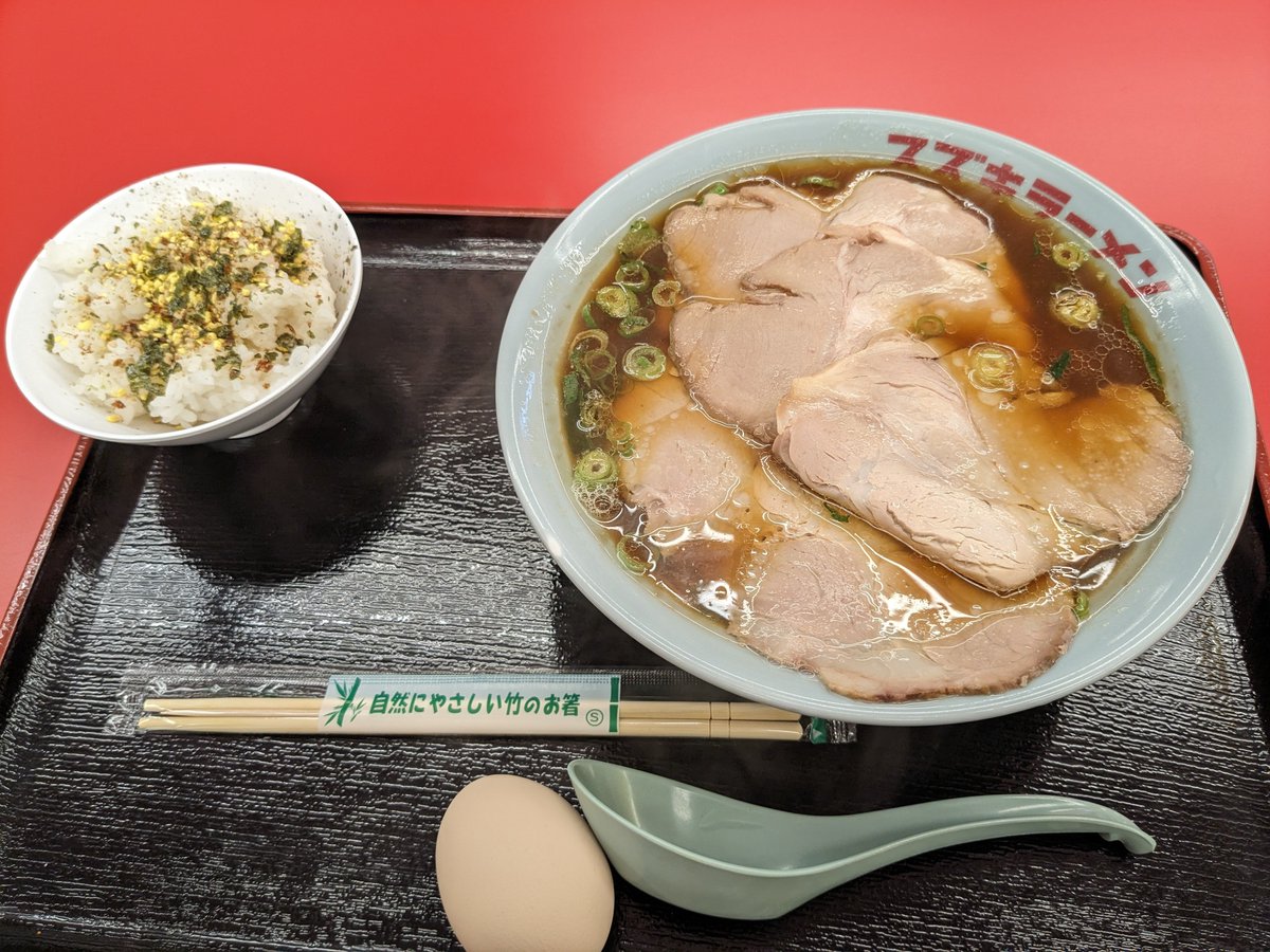 スズキ車に包囲されながらの初スズキラーメンなう