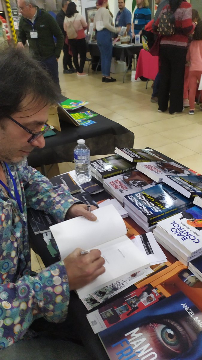 arbarrios20's tweet image. Gran comienzo. 
Excelentes compañeros. 
Magníficos lectores. 
#LibroForumSevilla2024