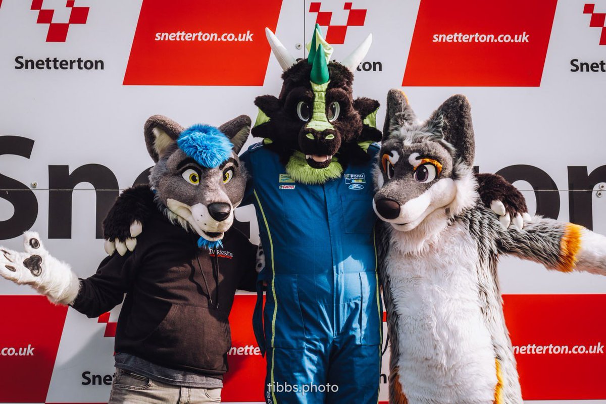 Had another amazing day out at Snetterton furry track day earlier this week. Thanks to @XavierFox19 for organising it, and for giving me a ride in his Ariel Atom - I don't think I've had such an adrenaline rush before! Photos: @RikMcCloud @TigTibbsy #FursuitFriday