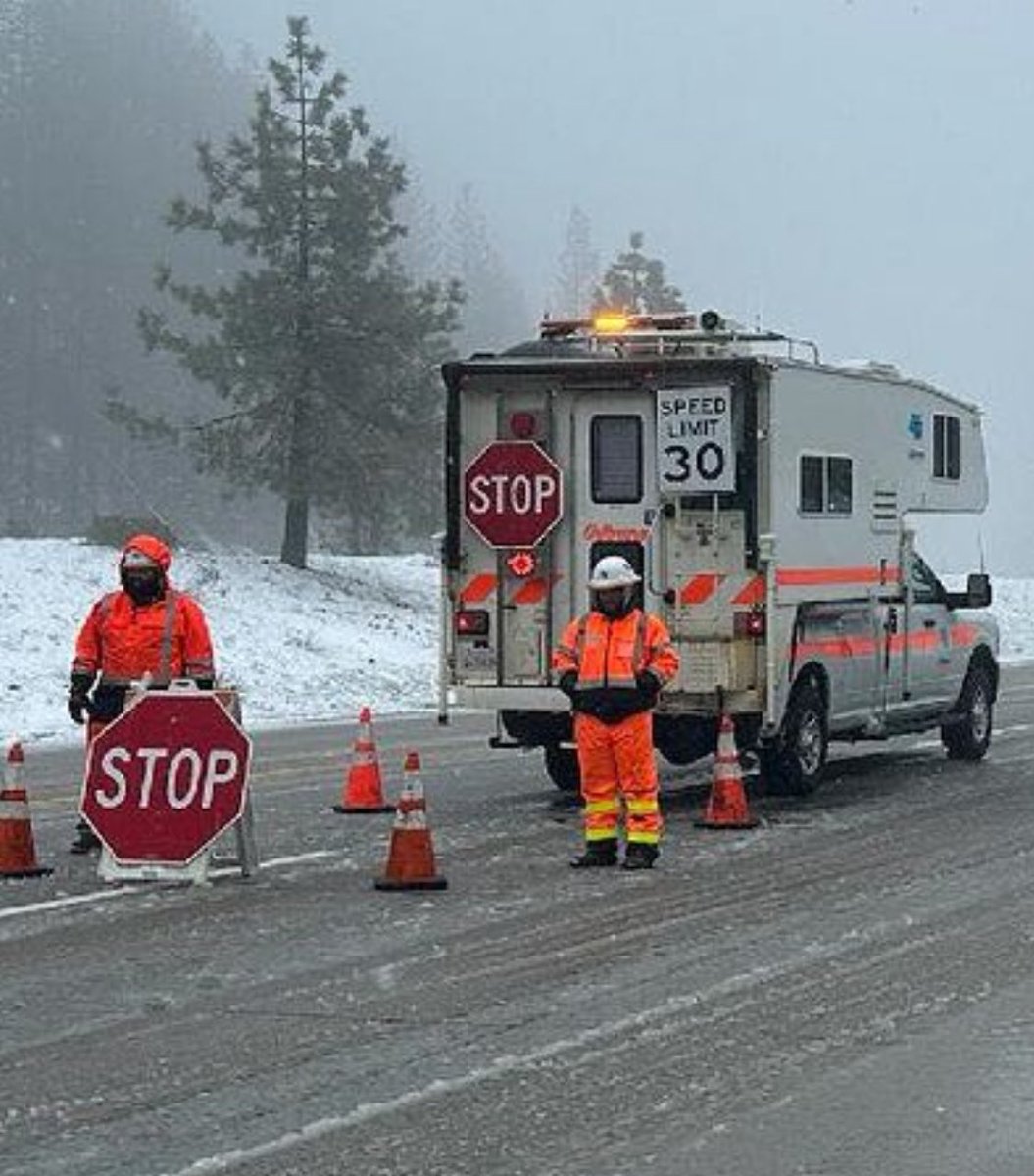 I wonder what #CALTRANS has in their #Truckcamper? Is it empty to carry equipment? Do they have it set up for food? Bathroom? A table to take a break or get out of the cold? Would love to see the inside.  #Wnter2024 #winterdriving