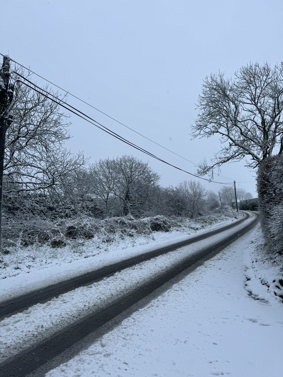 Beautiful snow today in Kildare! It will freeze overnight so stay safe on the roads tomorrow #kildare #sneachta #snow