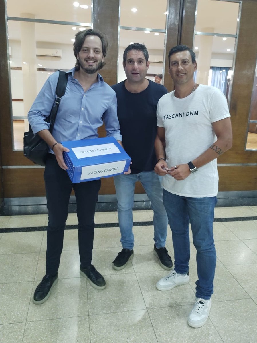 ¡GRACIAS!

Presentamos las firmas de los socios que avalan nuestra participación en la vida política del club. 
Agradecemos el respeto y la escucha, y valoramos que nos acompañen en este camino que tiene a Racing Club como prioridad. Con ideas y acciones concretas.