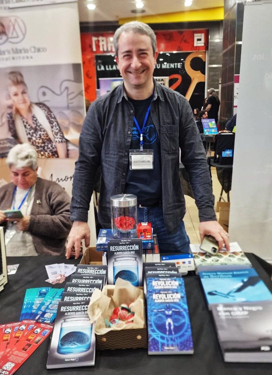 garciabriz's tweet image. Un día interesante en el #libroforumsevilla2024 en @cczonaeste . Muchas gracias a @KMleonBooks por la organización. Y mañana, mucho más!