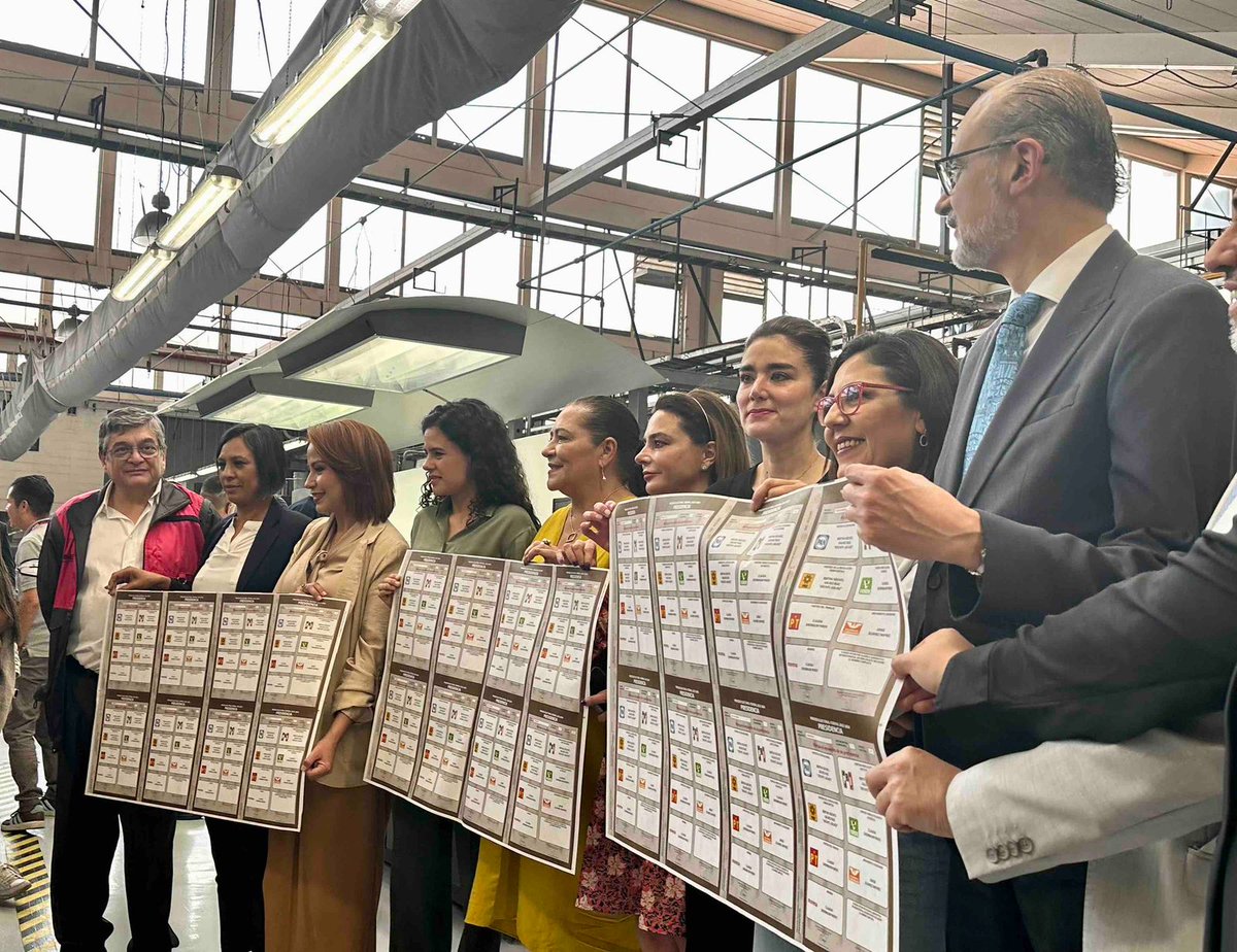 CZavalaP's tweet photo. En @TGraficosmx arrancó la producción e impresión de boletas electorales que se usarán en las #Elecciones2024MX. ✅ https://t.co/tXdoX748ja