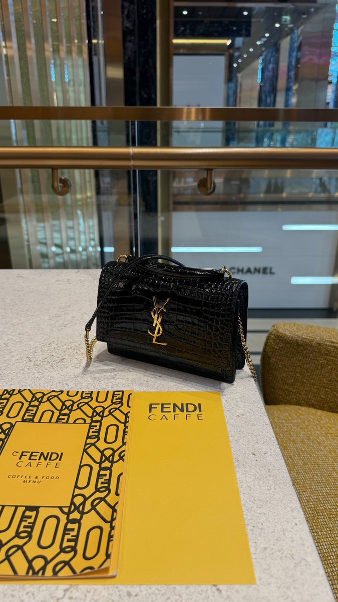 _ff77__'s tweet image. ᴛᴏᴅᴀʏ's ʀᴇᴍɪɴᴅᴇʀ : 
لو تطلب  النفس الكريمة تلبّيك
وشلون لو تطلب كريــمٍ خلقها .