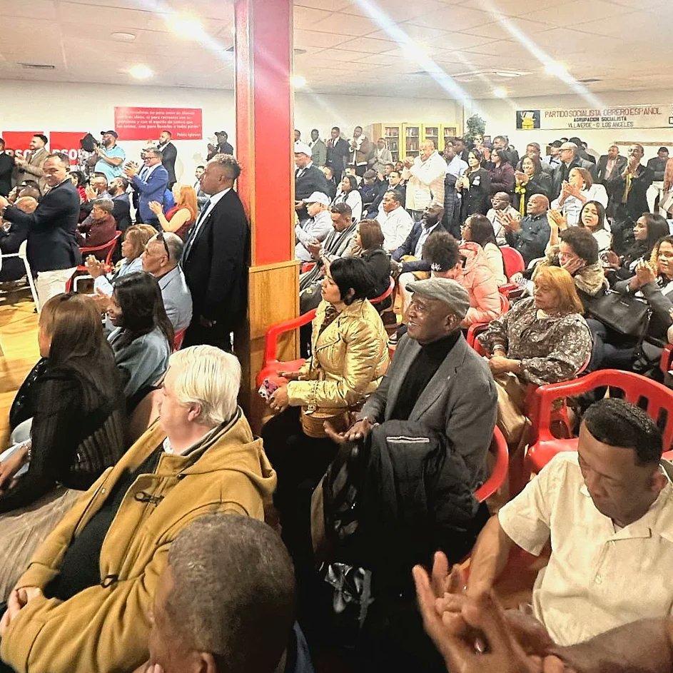 FarideRaful's tweet photo. Esta noche hemos juramentado al equipo de campaña presidencial de Luis Abinader y el PRM en la circunscripción número 3 del exterior. 

Junto al compañero @gomezant, coordinador de campaña en la circunscripción 3, así como a los compañeros @EddyOlivares14, @ggomezmazara y @BenzanScarlet, agradecemos la presencia y el entusiasmo visto. 

Confiando plenamente en su compromiso y responsabilidad, les entregamos la importante tarea de continuar impulsando el cambio que nuestro país necesita.