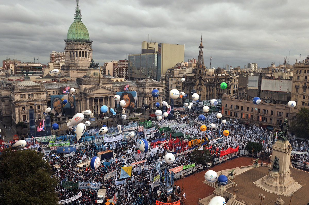 MatiAromi's tweet photo. Cuando gobernas para el pueblo / cuando gobernas para la casta. Fin. https://t.co/Uph3Y6DEsc