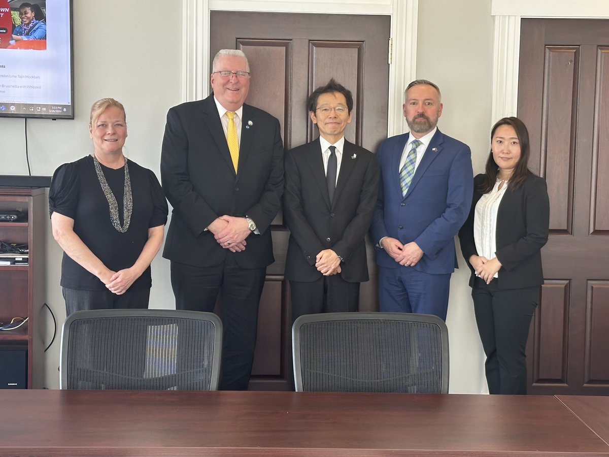 JpnCons_Chicago's tweet image. 2/26-28, CG Yanagi visited SW Indiana to speak w/ local business &amp;amp; community partners as part of his Grassroots Caravan project, partnered w/ JETRO Chicago. He was grateful for the welcoming environment in the region &amp;amp; the passion for the development of U.S.-Japan partnerships.