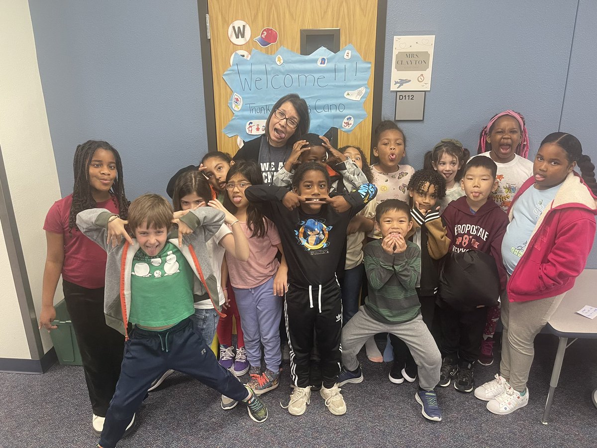 Read Across America at McNeil! Thank you so much to Lillian Cano for visiting and sharing your stories! ❤️📚 <a href="/McNeilElem/">McNeil Elementary</a> #mymisd