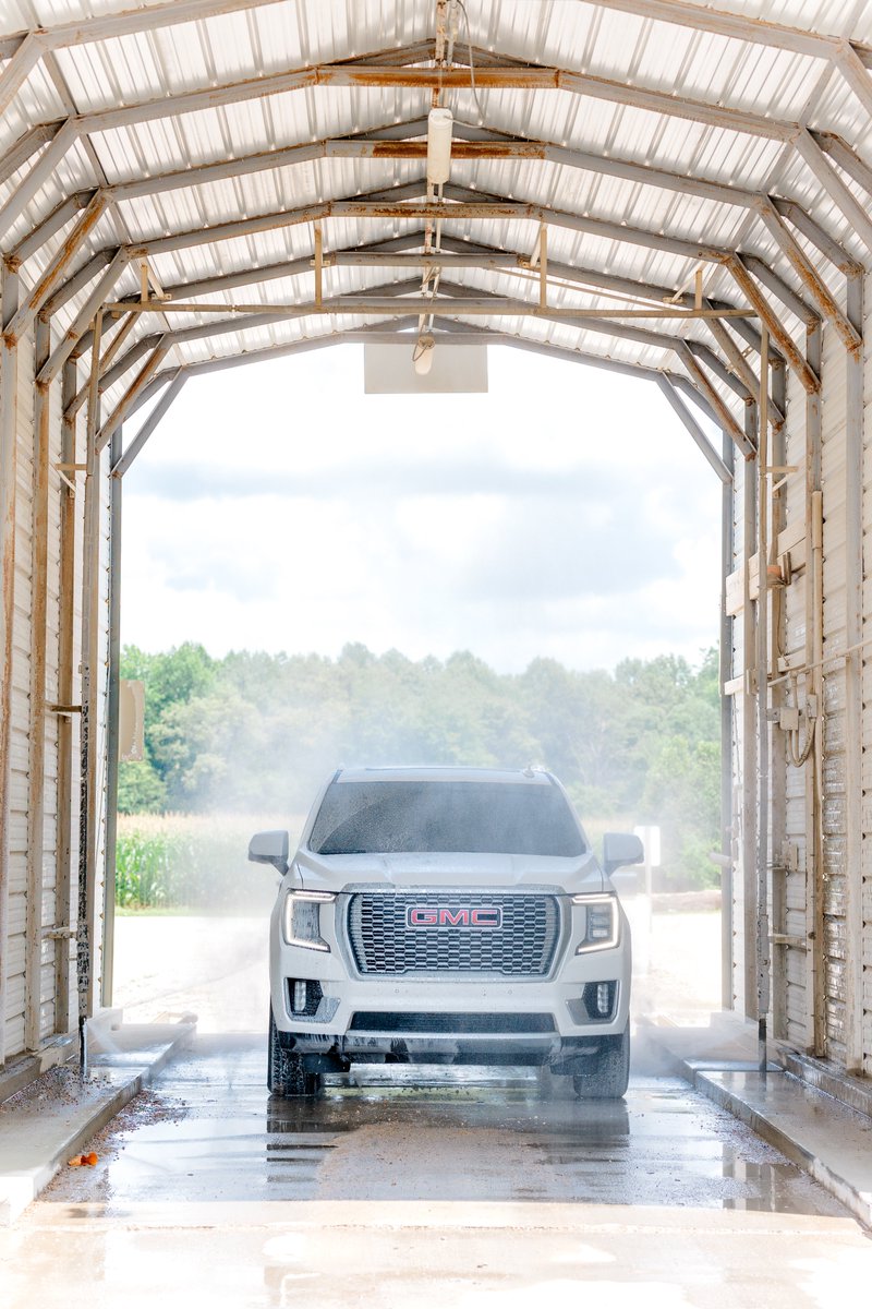 Celebrate BIOSECURITY 🦠 🧼

Biosecurity on pig farms is another way to maintain business continuity and prepare for a foreign animal disease outbreak. Pork producers keep animals healthy and protect pig farms across the country by many different practices. See some below!