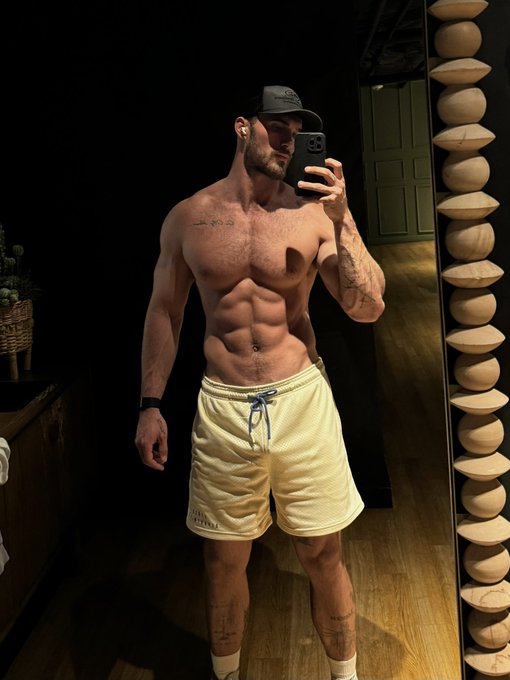 Watch michael ༄'s leaked NSFW photo on TwXstars